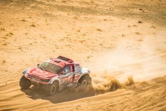 Óscar Fuertes y Diego Vallejo cierran la mejor etapa de SsangYong en el Dakar