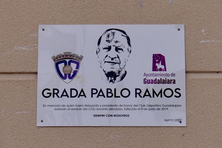 El Ayuntamiento y el Deportivo Guadalajara inauguran en el Escartín la grada ‘Pablo Ramos’ en homenaje al que fuera su presidente de honor