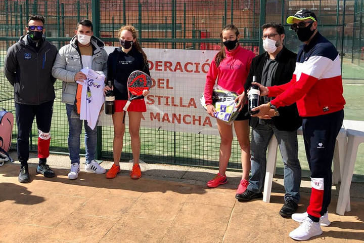 Un total de 62 parejas ha participado en el Torneo Amateur Benéfico de pádel en Azuqueca