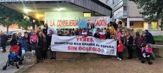 Page da esquinazo y entra por la puerta de atrás del Buero Vallejo para no ver a los padres del Colegio de Valdeluz-Yebes
