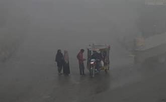 Pakist&#225;n provoca lluvia artificial para combatir la contaminaci&#243;n del aire