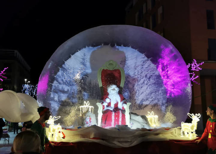 Papá Noel llegó el sábado a la Plaza Navideña de Azuqueca