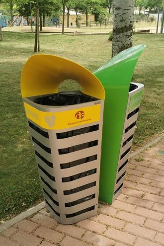 El Ayuntamiento de Azuqueca instala 120 nuevas papeleras en distintas zonas de la ciudad