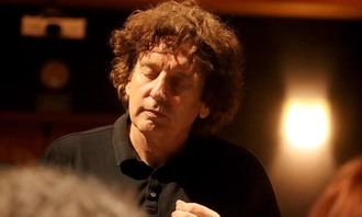 Más de 150 coralistas cursan en Cabanillas un taller con el prestigioso compositor americano Jim Papoulis