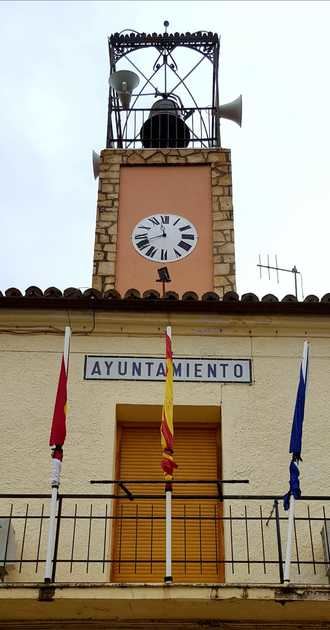 UN APLAUSO : El Ayuntamiento de Pareja bajará los impuestos a todos los vecinos