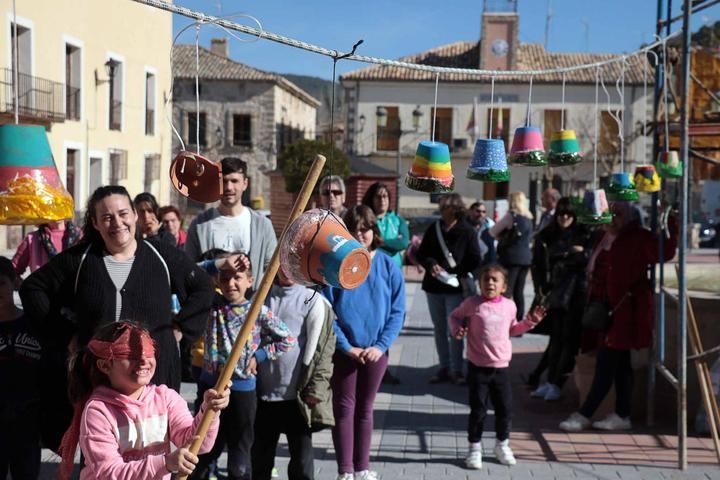 Pareja empieza el carnaval en el 'Jueves Lardero' con nuevos alumnos en su escuela