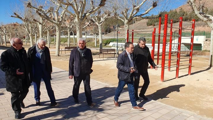 El presidente de la Diputación y el alcalde de Molina de Aragón inauguran el renovado Parque de la Alameda