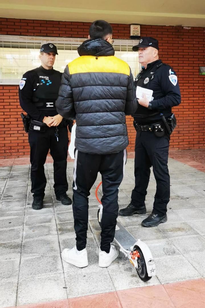 La Policía Local de Azuqueca intensifica la campaña informativa sobre la ordenanza de Vehículos de Movilidad Personal