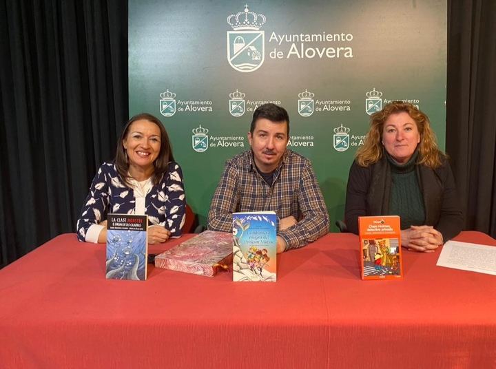 El escritor Daniel Hernández Chambers, Premio Ala Delta de Literatura Infantil, visita la Biblioteca de Alovera