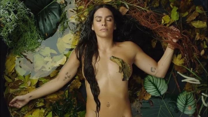 Cristina Pedroche calienta las Campanadas de Fin de año con una video donde aparece totalmente desnuda en un bosque