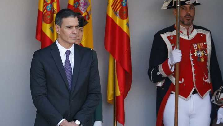 Pitos y abucheos a Pedro Sánchez en el Desfile de la Fiesta Nacional : 