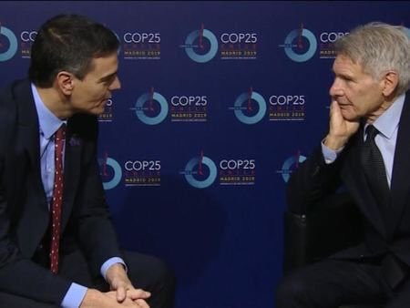 La foto de Sánchez y Harrison Ford que ha provocado la mofa, bufa y befa en las redes sociales : 