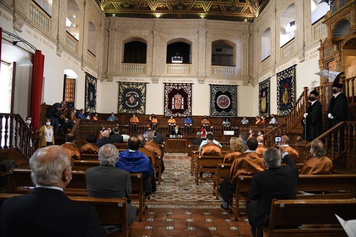 El arquitecto y dibujante José María Pérez ‘Peridis’, investido doctor honoris causa por la Universidad de Alcalá