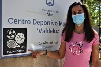 Yebes instala pictogramas para discapacitados intelectuales en las entradas de los edificios municipales