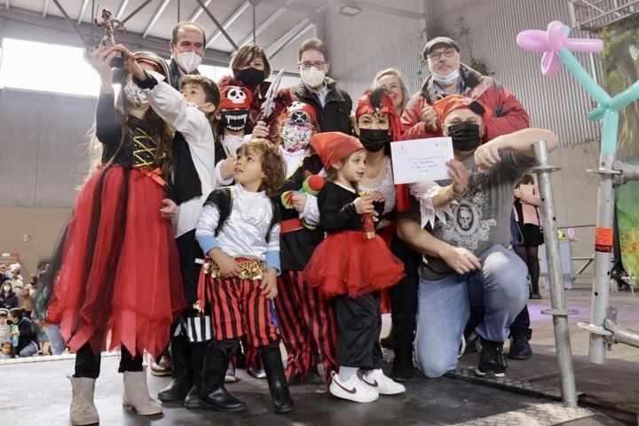 Piratas del Caribe. Premio entregado por los Medios de Comunicación en los Carnavales de Guadalajara. El fotógrafo de Guadanews, EDUARDO BONILLA, formó parte del Jurado Calificador