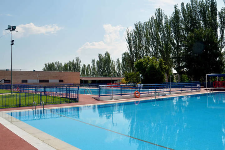 Imagen de archivo de la piscina de verano ubicada en el complejo San Miguel. Fotografía: Ayuntamiento de Azuqueca