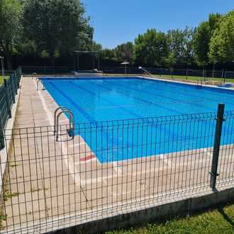 Este jueves abre la Piscina Municipal de Pareja