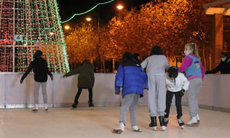Niños, ya está abierta la Pista de Hielo de la Plaza del Pueblo de Cabanillas