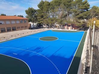 La pista polideportiva del CEIP La Isabela, una realidad tras la inversión de más de 35.000 euros por parte del Ayuntamiento de Sacedón y de la Junta