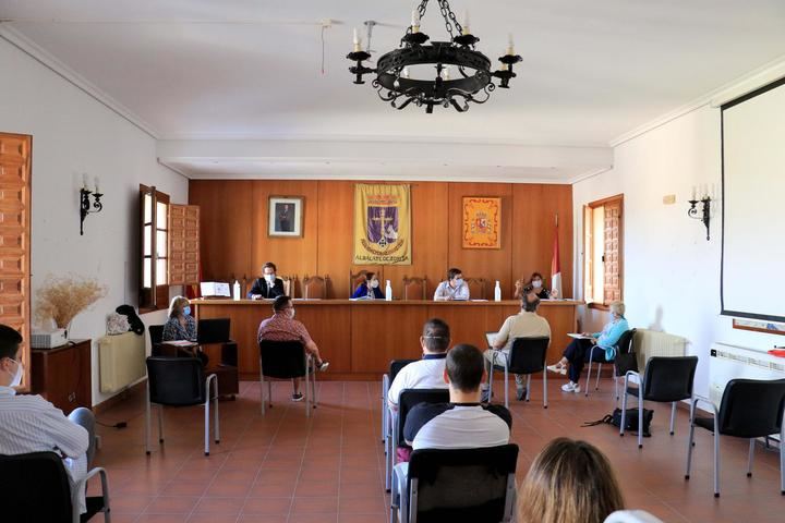 UN APLAUSO : Unanimidad de los tres grupos municipales de Albalate para no dejar a nadie atrás en la crisis del COVID19