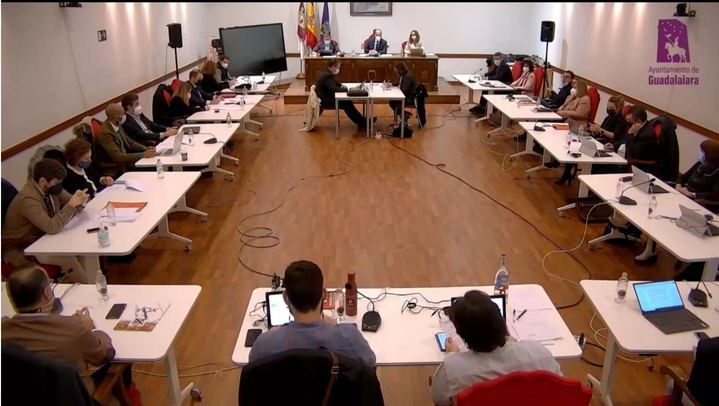 Denuncian que PSOE y sus socios de Ciudadanos se quedan solos en el Ayuntamiento de Guadalajara aprobando un presupuesto “totalmente irregular y derrochador”