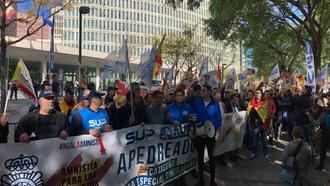 Protesta de sindicatos de policías y guardias civiles en Cataluña contra la amnistía