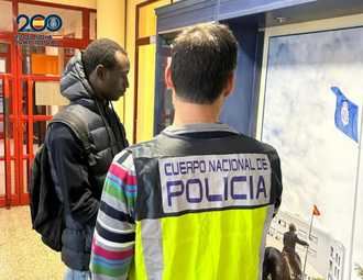 La Policía Nacional recupera parte del dinero de un ciudadano que quedó en el cajero automático tras una operación fallida en Guadalajara