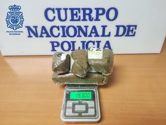 La Policía Nacional interviene 193 gramos de hachís a un joven en el momento de su detención en un Centro Comercial de Guadalajara