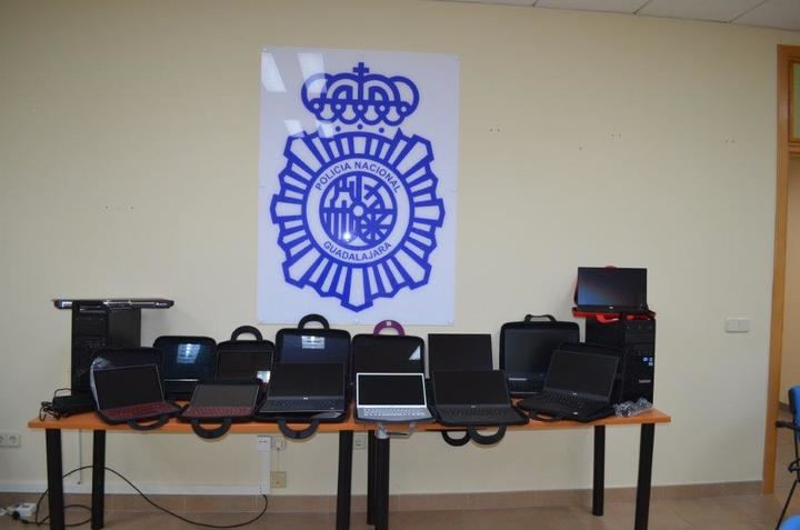 La Policía Nacional detiene a un estafador que sustrajo 23.000 euros en material informático (16 ordenadores y 3 tablets) en una tienda de Guadalajara