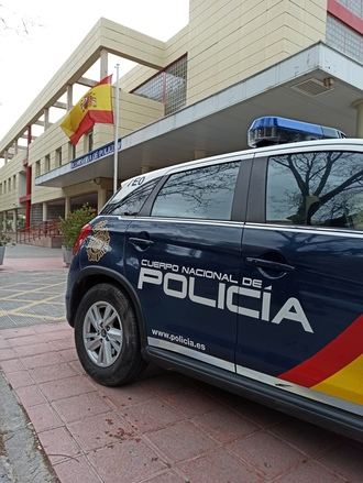La Polic&#237;a Nacional detiene en Guadalajara a un var&#243;n que amenaz&#243; con un arma blanca a dos repartidores de pizzas para robarles los pedidos