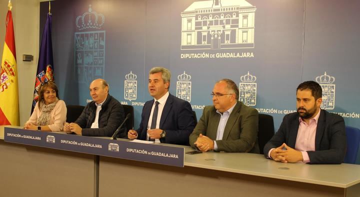 Definen la actuación del socialista Vega al frente de la Diputación de Guadalajara en este periodo como la de un presidente paralizado, carente de iniciativas y sin ideas