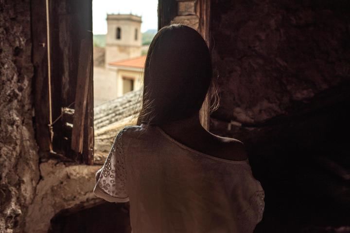 ‘Iglesia de Trillo a través de la ventana’, Primer Premio General del IV Concurso de Fotografía ‘Objetivo: Trillo y comarca’ 