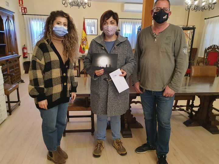 'Iluminación lunar', de María Toledano, mejor foto almonacileña del año 2020