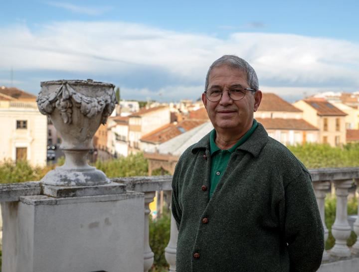 Un profesor de la UAH reedita por primera vez en español la obra cumbre de Ramón y Cajal sobre la retina de los vertebrados