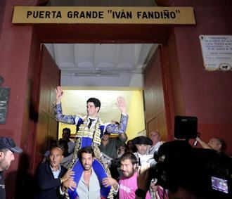 Puerta Grande para López Simón en Guadalajara en una tarde desabrida e irregular con apenas media plaza