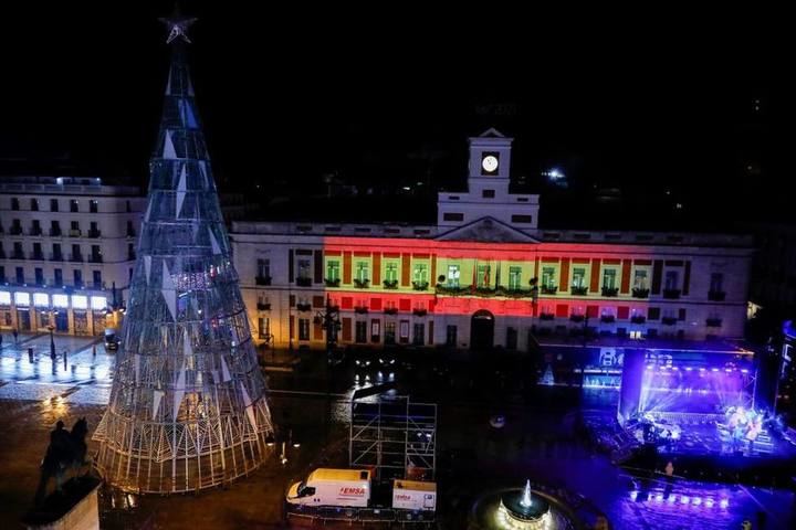 El EMOTIVO concierto de Nacho Cano en homenaje a los fallecidos en una Puerta del Sol desierta