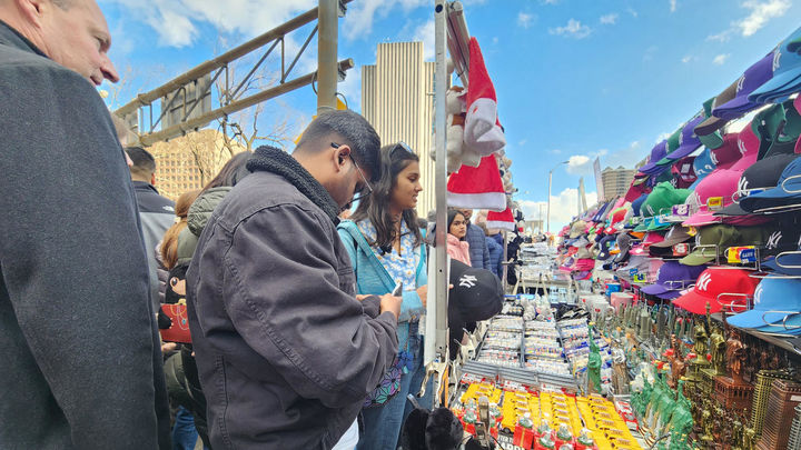 El puente de Brooklyn se queda sin sus famosos puestos y vendedores ambulantes