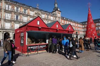 El tradicional Mercado de Navidad abre sus puertas un a&#241;o m&#225;s en la Plaza Mayor de Madrid con un centenar de puestos