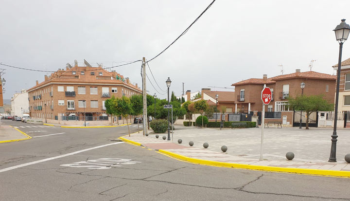 UN APLAUSO : El Ayuntamiento de Yunquera de Henares elimina el PUNTO NEGRO del cruce del paseo de la Estación 