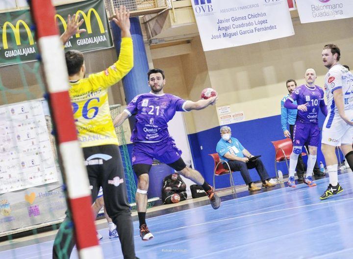 El Quabit regala los dos primeros puntos en casa a su afición