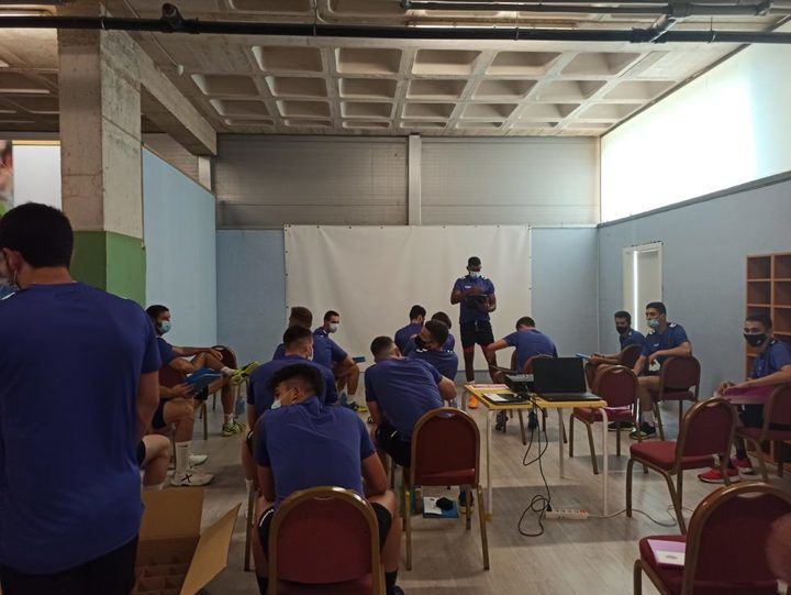 El Quabit BM Guadalajara arranca los entrenamientos con la renovación de su estandarte Jota Hombrados