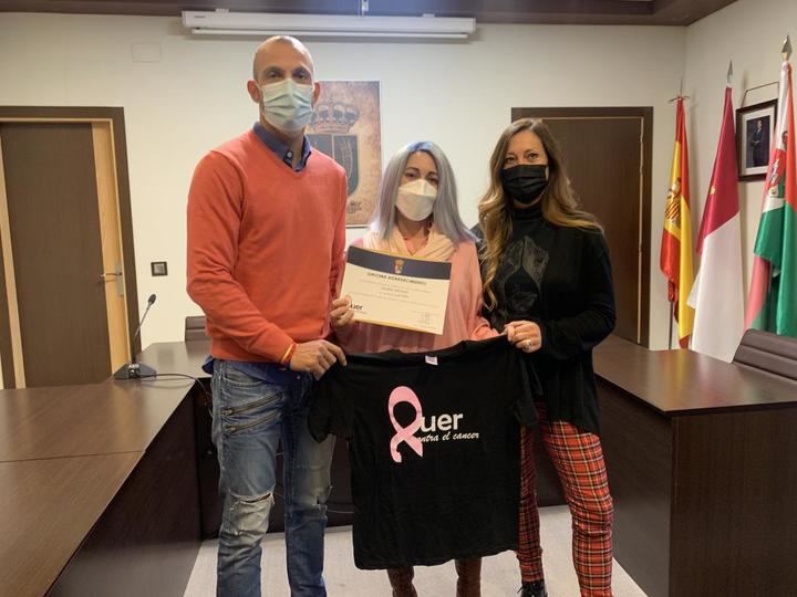 Quer dona la recaudación de la Marcha contra el Cáncer a Laura Medina para apoyarla en la lucha contra un agresivo sarcoma