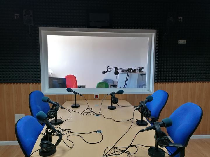El Ayuntamiento de Villanueva de la Torre ofrece una formación gratuita para aprender a manejar la radio municipal