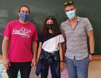 La joven Raquel García, del colegio Marista Champagnat, ganadora del 24º concurso internacional de cuentos de la Fundación Mainel