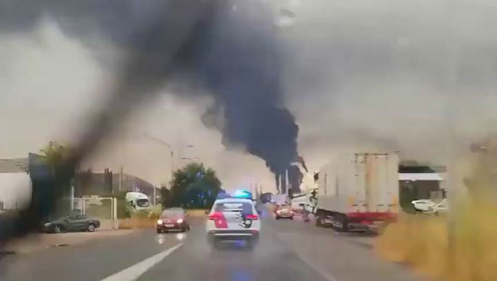 ÚLTIMA HORA : Un rayo cae en un depósito de combustible en la planta de Repsol en Puertollano y provoca un espectacular incendio