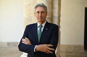 José Vicente Saz, investido rector de la Universidad de Alcalá
