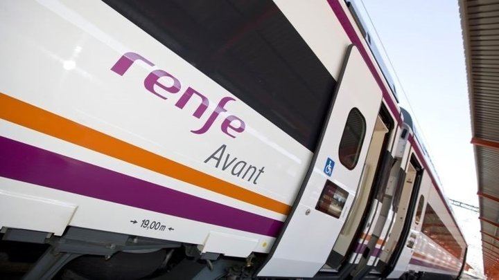 UN DESASTRE : Usuarios de los trenes Avant que realizan el trayecto Madrid-Ciudad Real-Puertollano denuncian el deterioro del servicio por los continuos retrasos