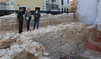 Los restos aparecidos en un primer nivel tras el derribo del edificio de la calle Mayor 47 de Guadalajara no corresponden a la muralla medieval ni a la Puerta del Mercado