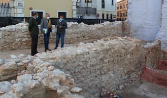 Los restos aparecidos en un primer nivel tras el derribo del edificio de la calle Mayor 47 de Guadalajara no corresponden a la muralla medieval ni a la Puerta del Mercado 