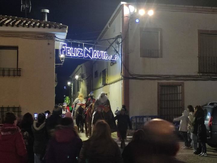 Fuentenovilla recibe, a caballo, a Sus Majestades de Oriente